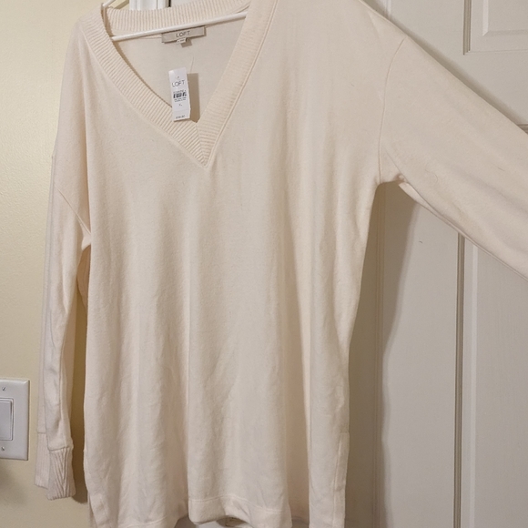 NWT LOFT Soft V Neck - Picture 4 of 6